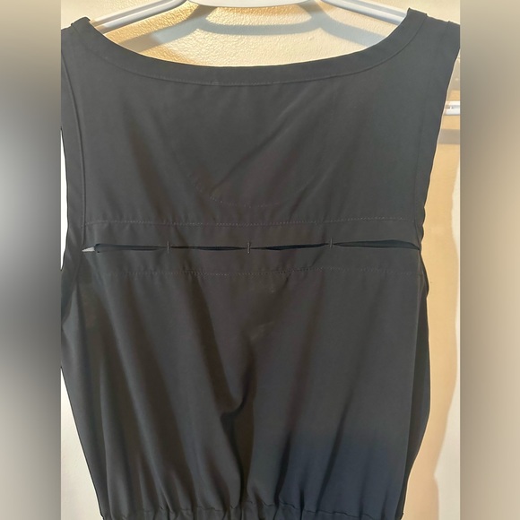 Black dress, great for travel - Picture 3 of 5